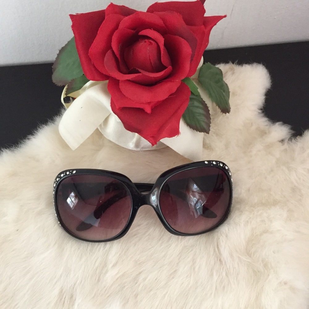 Women’s sunglasses.